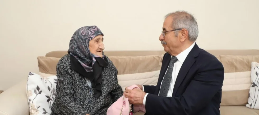 Başkan Özacar’dan Yaşayan Çınarlara Ziyaret