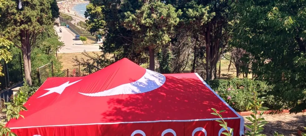 Bayraklı Baba Türbesinin Bayrakları Yenilendi