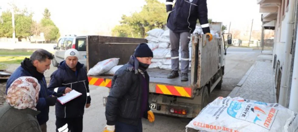 Belediyeden 215 Aileye Yakacak Yardımı