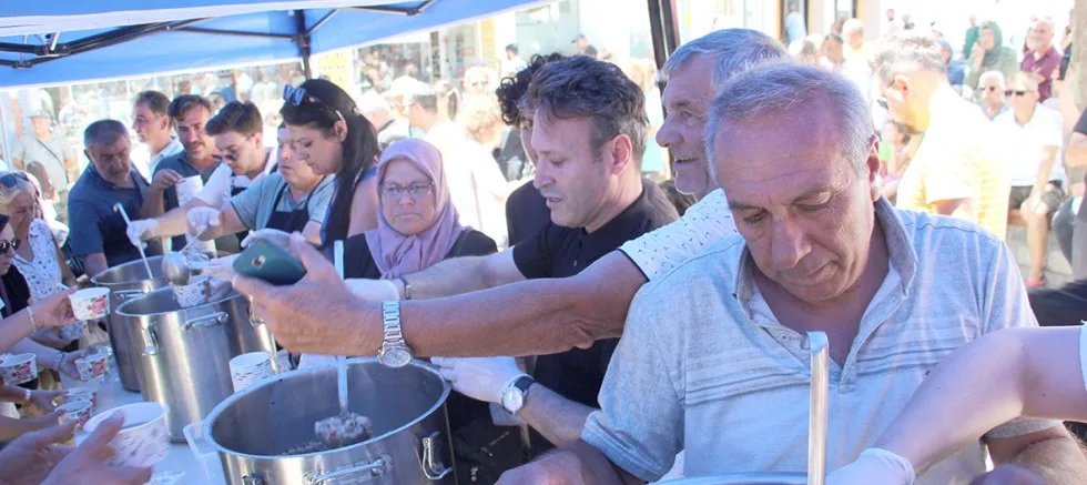 Belediyeden Aşure İkramı