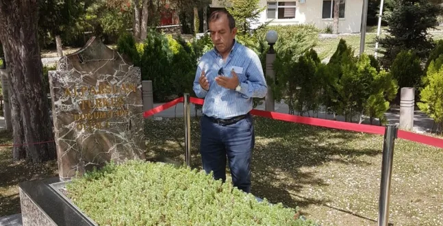 Büyükzöngür’den Türkeş’in Ölüm Yıldönümü Mesajı