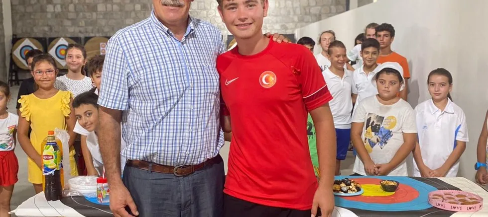 Çakıroğlu’dan Şampiyona Ödül