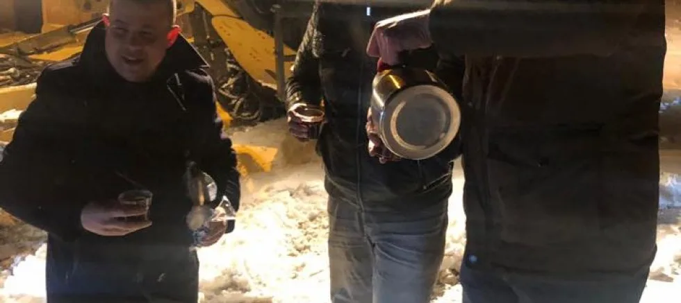 ÇETİN’DEN KARLI HAVADA  VATANDAŞLARA DESTEK