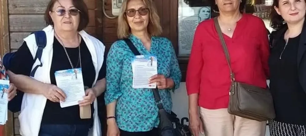 CHP Kadın Kolları Aile Destek Sigortası Broşürlerini Dağıttı