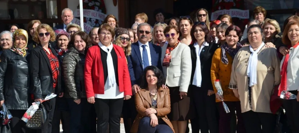 CHP ‘Lİ KADINLARDAN KADINLAR GÜNÜNE      ÖZEL KAHVALTI