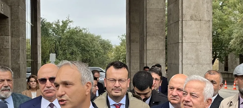 CHP’li Vekiller Milli Eğitim Bakanlığına Yürüdü