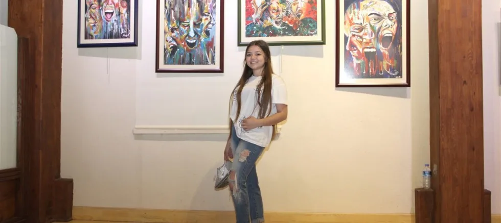 Çıplak  ayaklı ressam SUDE PULAT