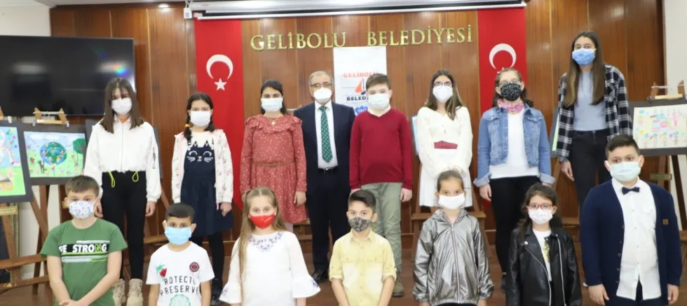 Dereceye Giren Öğrencilere Ödülleri Verildi