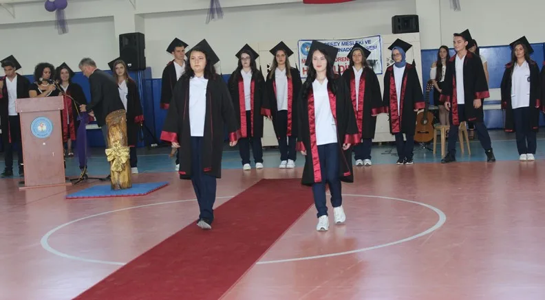 Ecebey Mesleki ve Teknik Anadolu Lisesi Mezuniyet Töreni