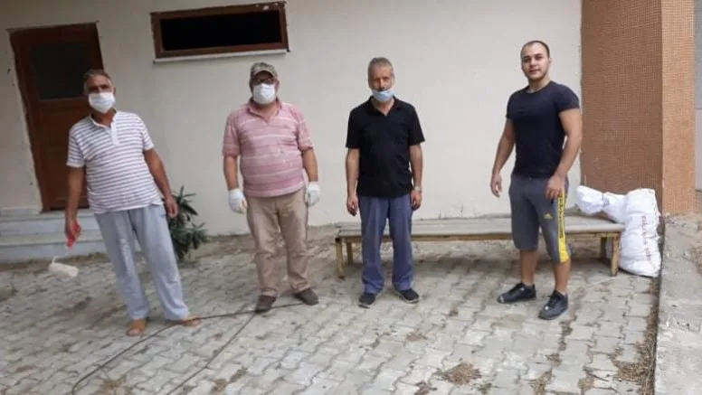 Emekli İmam Sanayi Sitesindeki Cami İçin Kolları Sıvadı