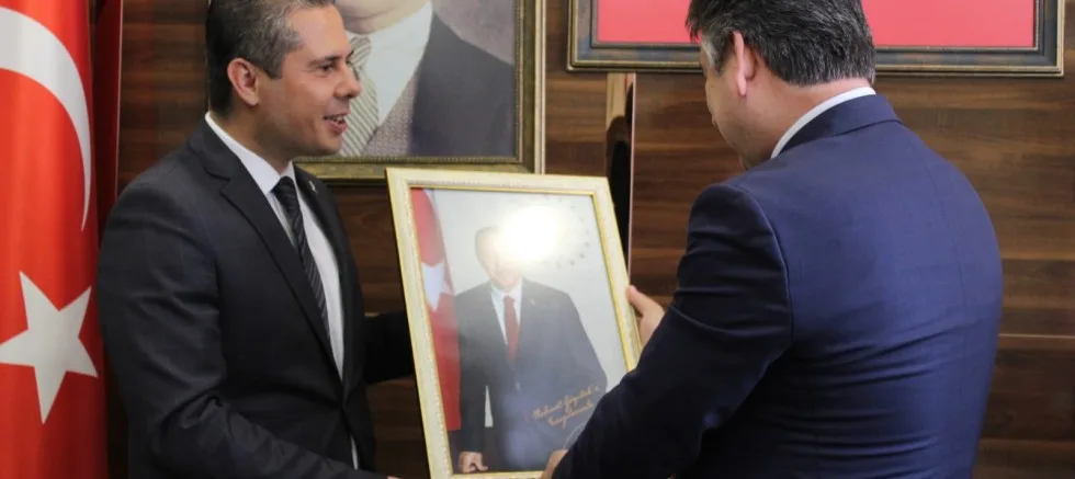 Erdoğan'ın İmzalı Fotoğrafını Hediye Etti