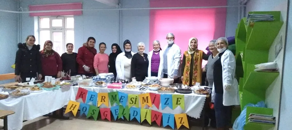 Eşref Bitlis İlkokulu Kermes Düzenledi