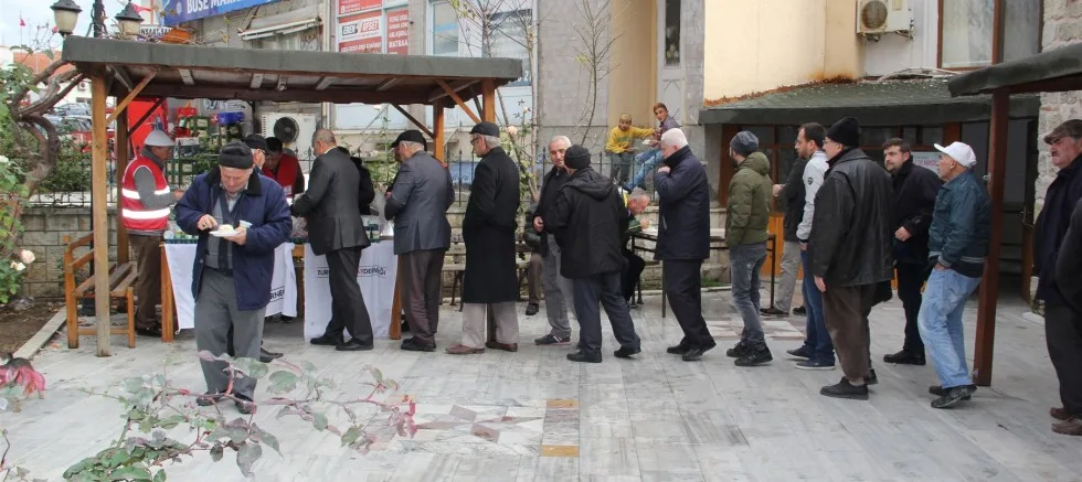 EViNi KIZILAY’A BAĞIŞLAYAN BABADAĞLI’YA PiLAV HAYIRI