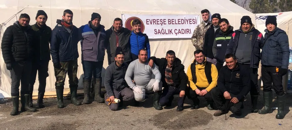 Evreşe Belediyesi, Aşevi ve Sağlık Çadırını Elbistan’da Kurdu