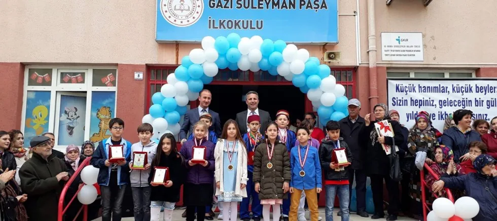 Gazi Okulundan Dereceye Giren Öğrencilere Ödül