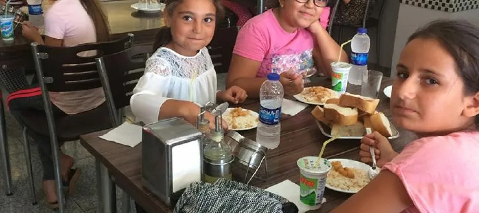 Gelibolu’da Yaz Kur'an Kursu Öğrencilerine Yemek İkramı
