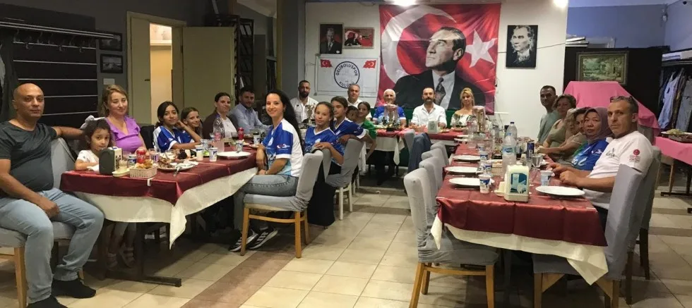 Geliboluspor Yönetimi Sporcularıyla Yemekte Buluştu