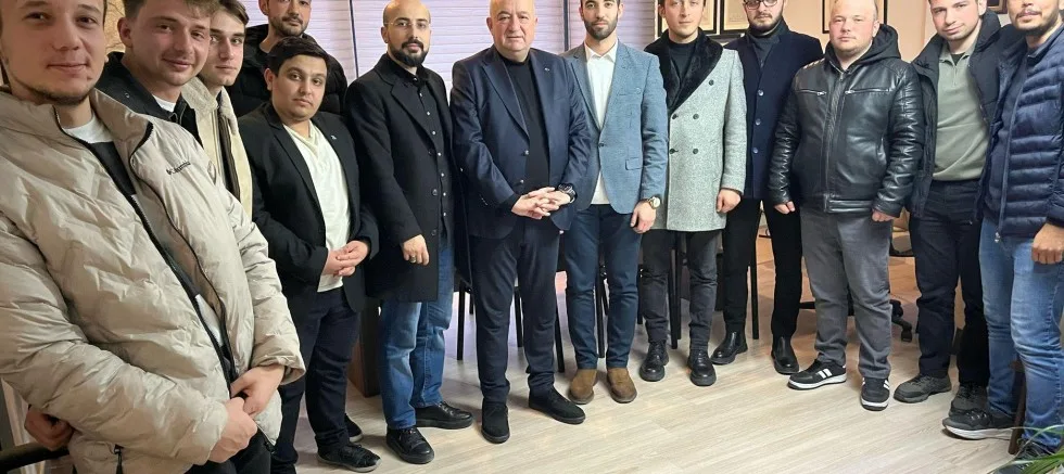 ‘Gençlerin Başımızın Üstünde Yeri Var’