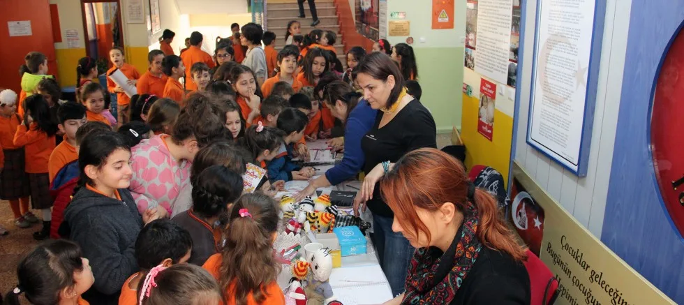 “GÜNEŞLİ GÜNLER GÖREBİLMEK İÇİN BİR TUĞLA DA SİZ KOYUN”