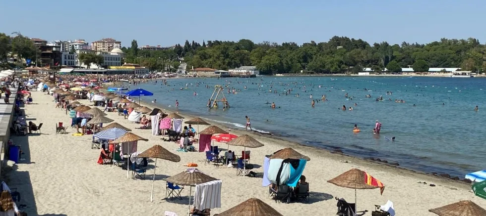 Hamzakoy Sahili Doldu Taştı