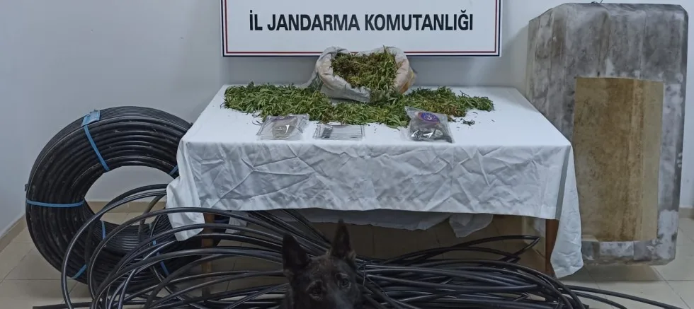 İlçemizde 4 Buçuk Kilo Esrar Yakalandı