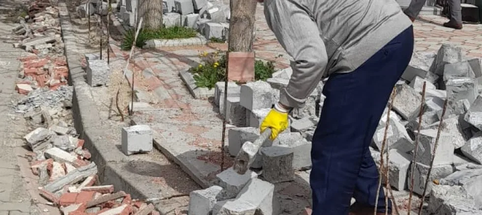 İmam Önder, Cami Duvarları İçin Kolları Sıvadı