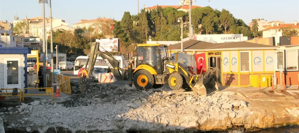 İskelede bakımda!