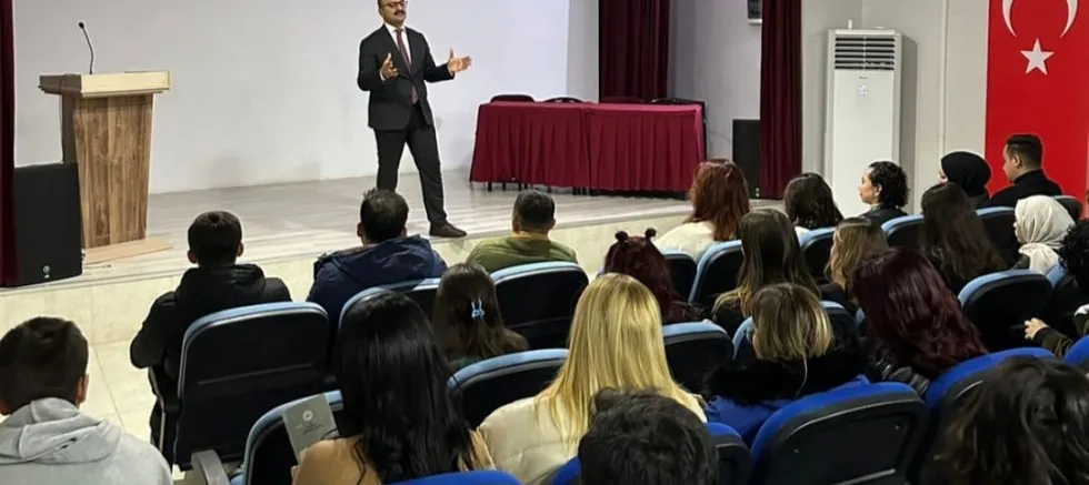 Kaymakam Abacı, Gençlerle Buluştu