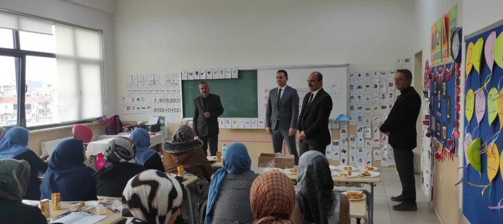 Kaymakam Abacı, Okuma Yazma Kursunu Ziyaret Etti