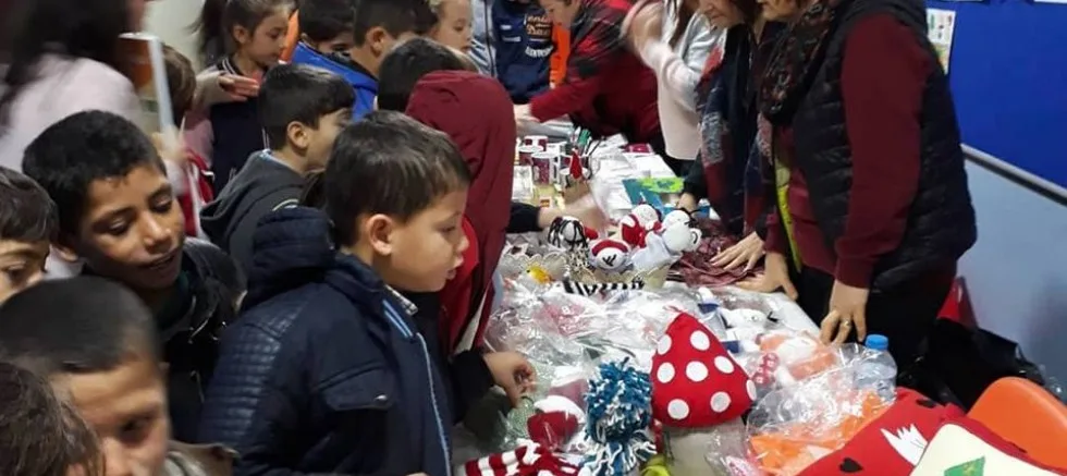 LÖSEV TEMSiLCiLERi  EVREŞE’DE STAND AÇTI