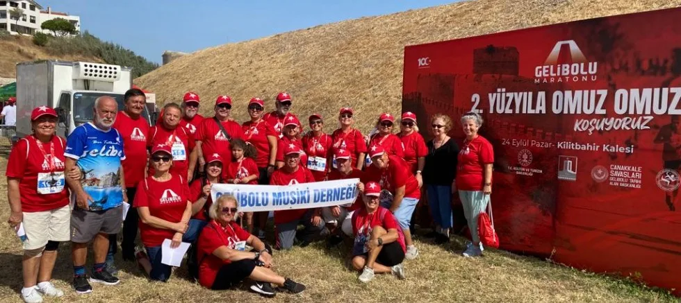 Maraton’da Çanakkale Türküsünü Seslendirdiler!