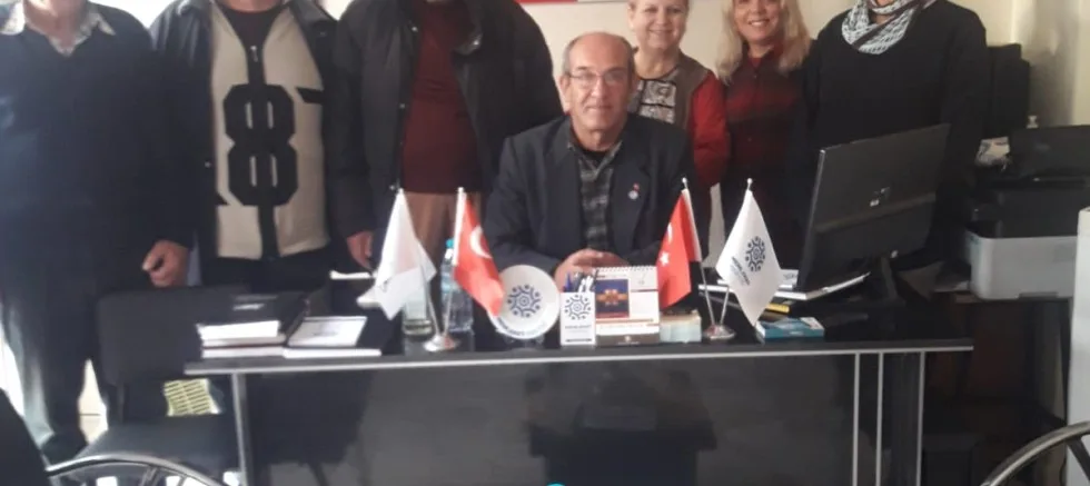 Memleket Partisi’ne Katılanlara Rozetleri Takıldı