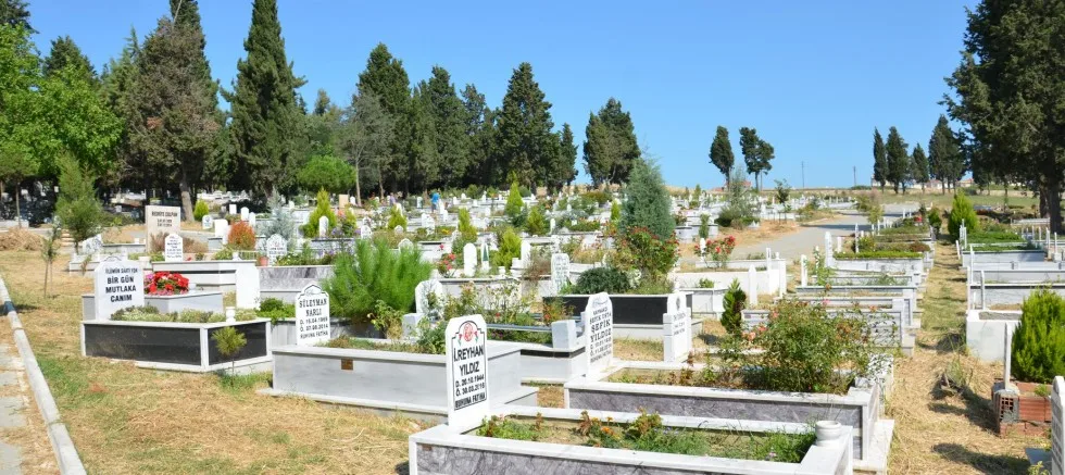 MEZARLIK BAYRAMA HAZIRLANIYOR