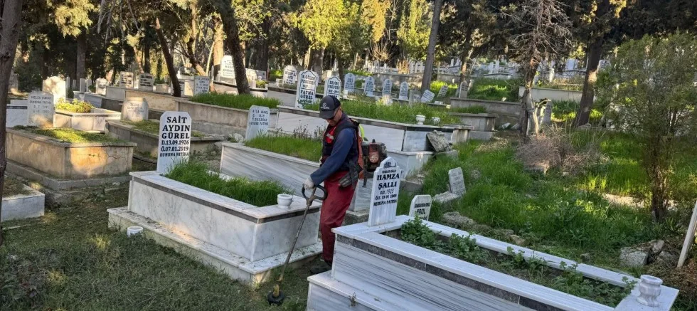Mezarlıklarda Geniş Çaplı Temizlik Çalışması Yapıldı