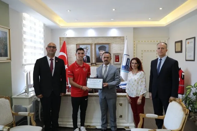 Milli Okçumuz Tümer’den Vali Aktaş’a Ziyaret