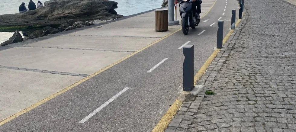 Motosikletliler Bisiklet Yolunda Tehlike Saçıyor