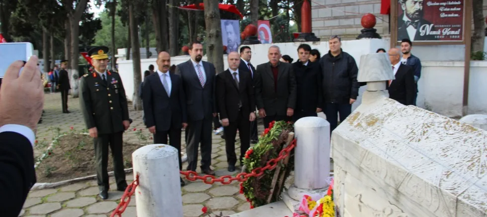 NAMIK KEMAL KABRİ BAŞINDA ANILDI