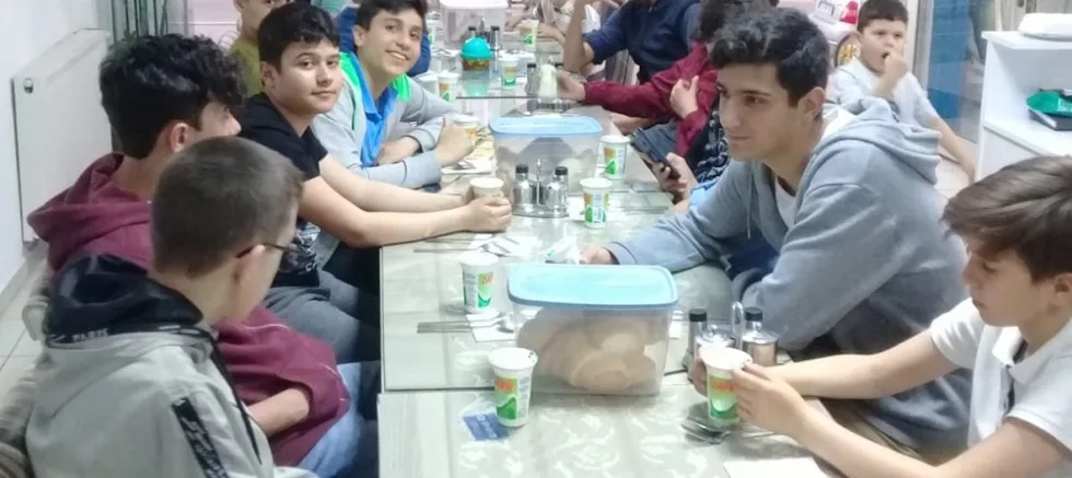 Öğrenciler İftar Sofrasında