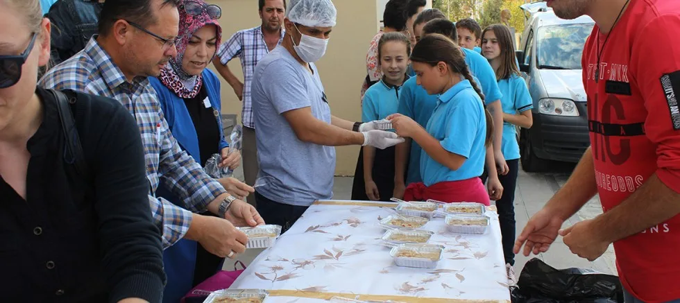 Öğrencilere Aşure Dağıtıldı