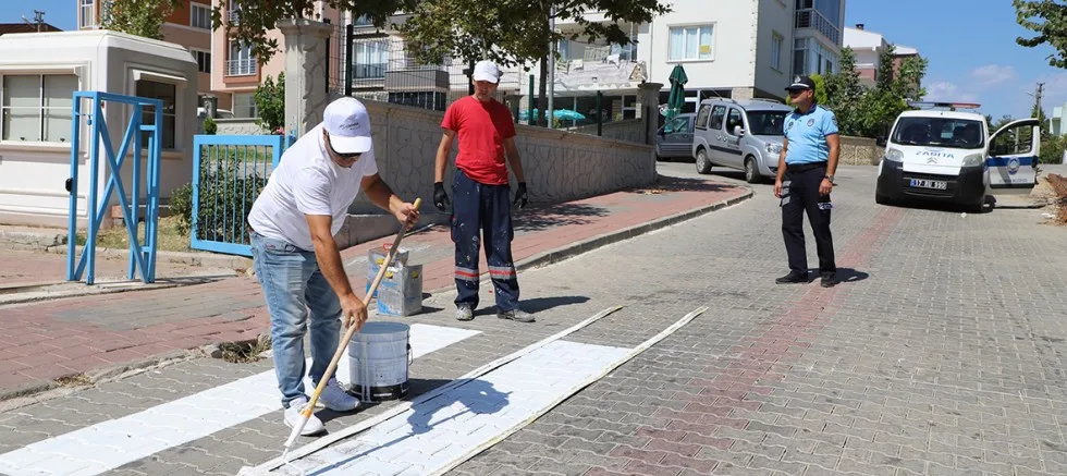 Okul Önlerindeki Yol Çizgileri Yenilendi