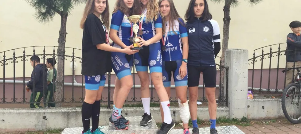 Okul Sporları Bisiklet Yarışında İl Birincisi Oldular