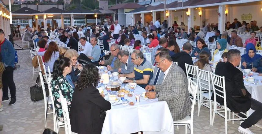 Özacar’dan İkinci İftar Yemeği