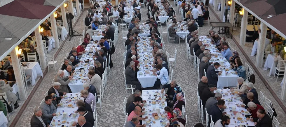 Özacar, İftar Yemeklerine Devam Ediyor