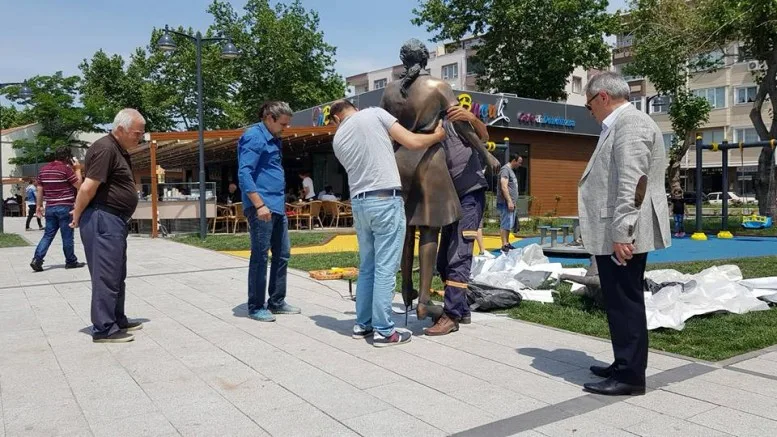 Piri Reis Kordonu,  Heykel Ve Çeşitli Objeler İle Zenginleşiyor