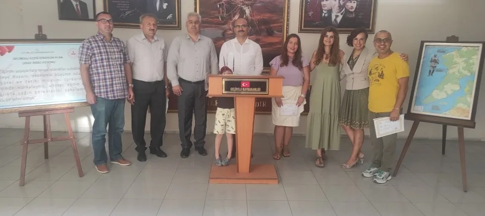 Proje Yürütme Kurulu Üyelerine Başarı Belgesi