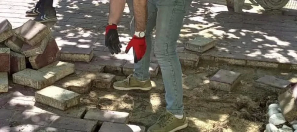 Soyuak, Parke Taşı Döşedi
