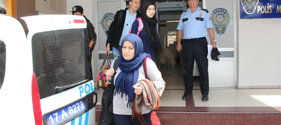 Suriyeli aile tır  dorsesinde  yakalandı