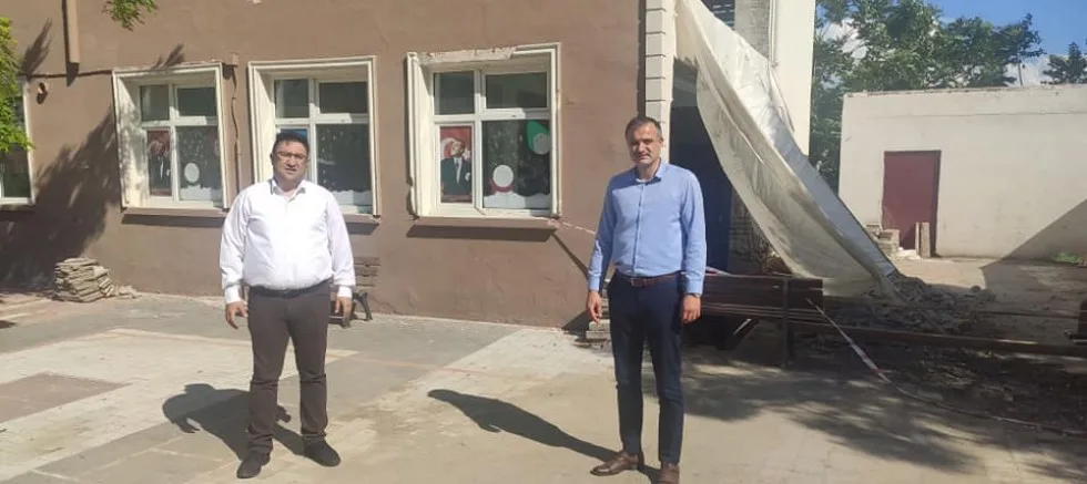 Sürücü, Okullardaki Tadilat Çalışmalarını İnceledi