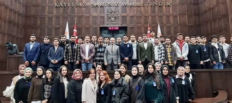 Turan, Gençlerle Buluştu