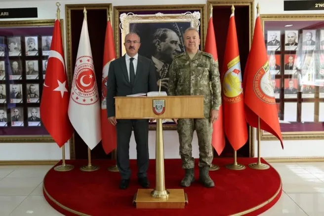 Vali Toraman’dan 2. Kolordu Komutanı Özeren’e Ziyaret